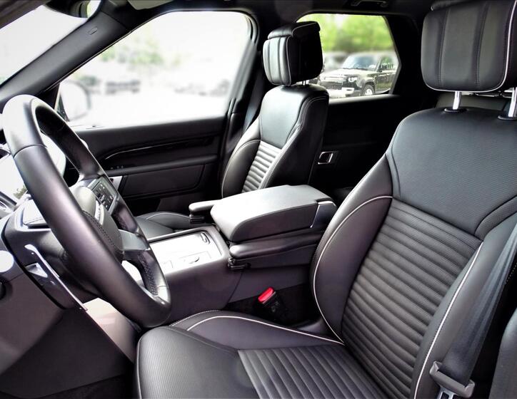 Land Rover Discovery 9