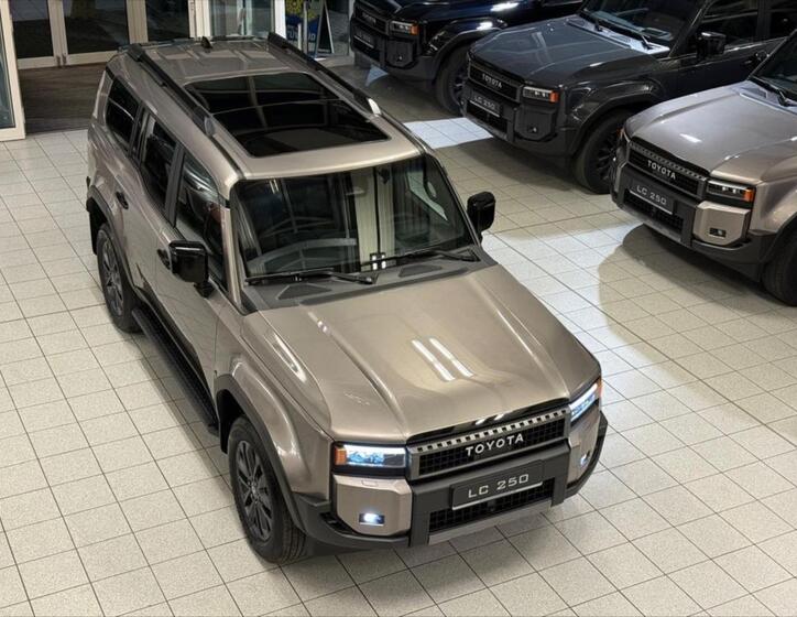 Toyota Land Cruiser 1