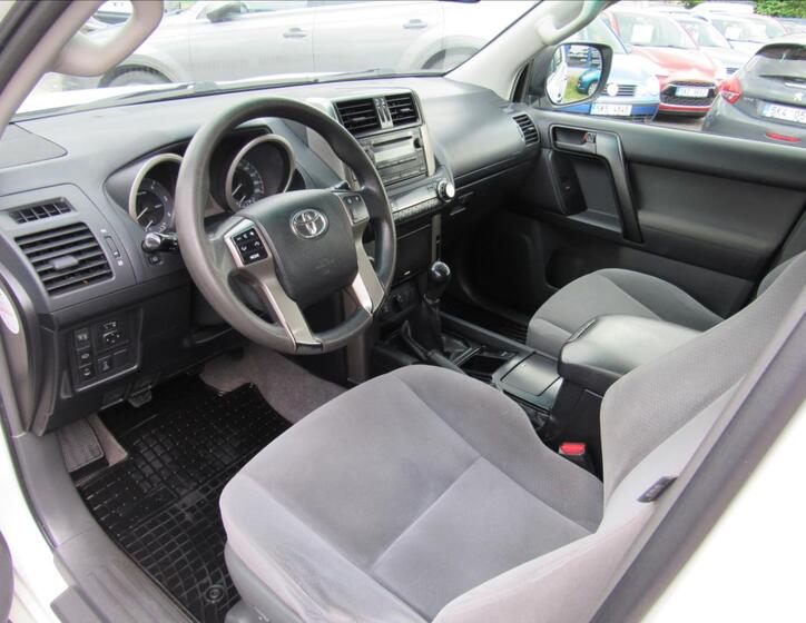 Toyota Land Cruiser 9