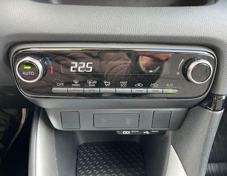 Toyota Yaris 23