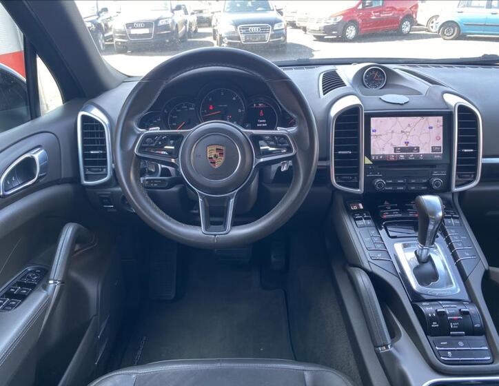 Porsche Cayenne 24