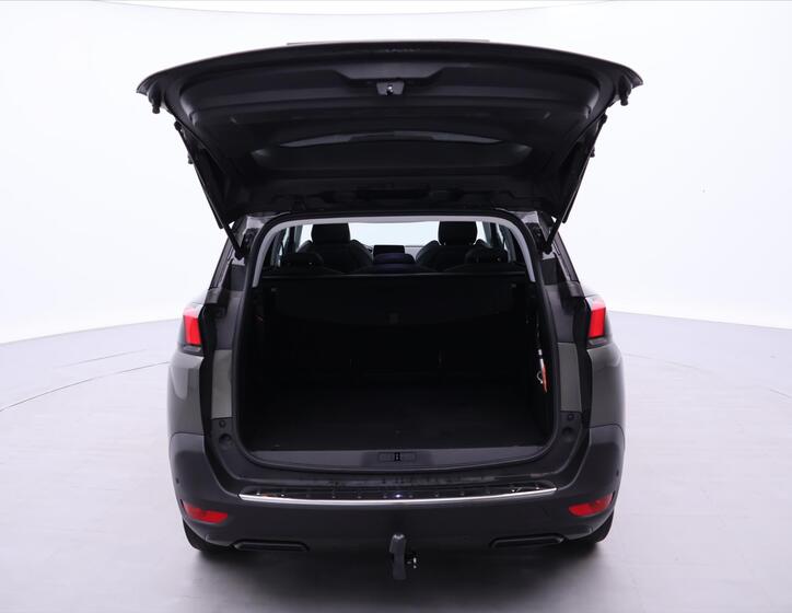 Peugeot 5008 9