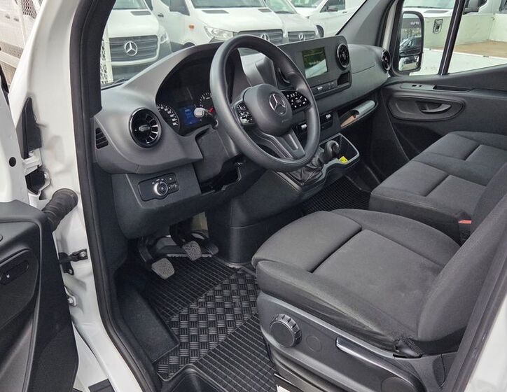 Mercedes-Benz Sprinter 8