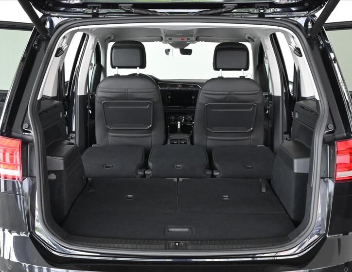 Volkswagen Touran 8
