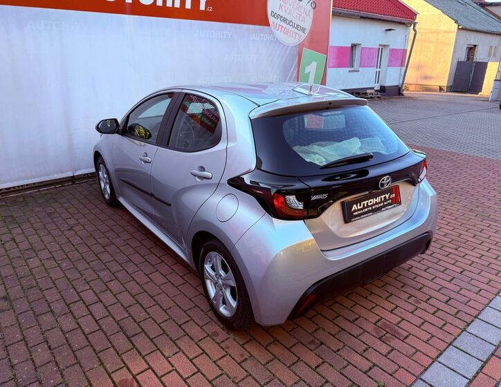 Toyota Yaris 8