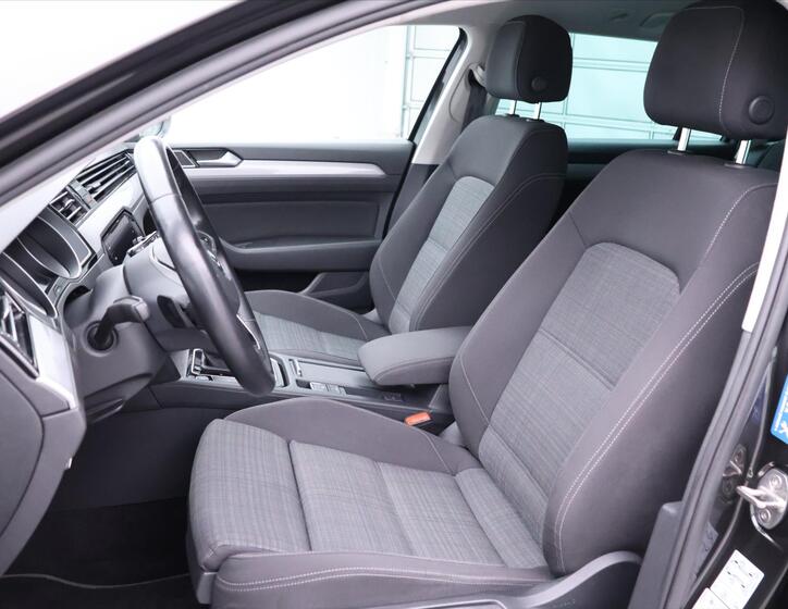 Volkswagen Passat 12