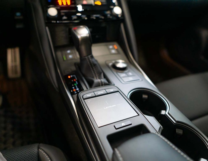 Lexus IS 22