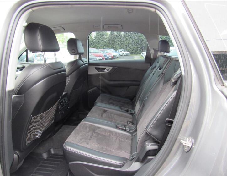 Audi Q7 10