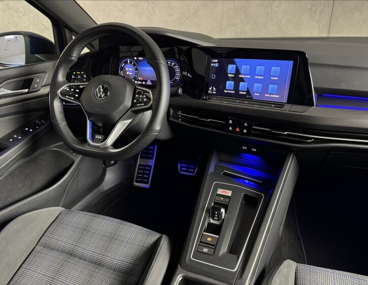Volkswagen Golf 16