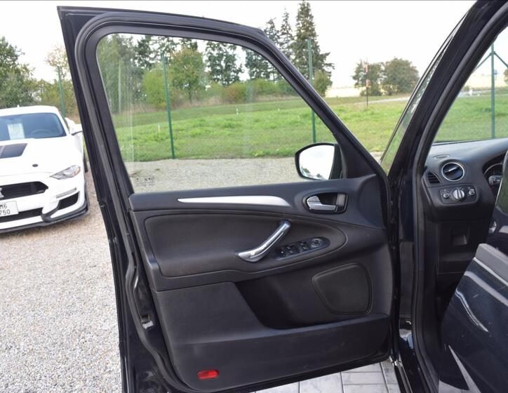 Ford Galaxy 26
