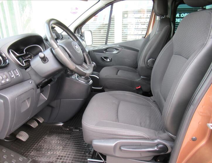 Opel Vivaro 10