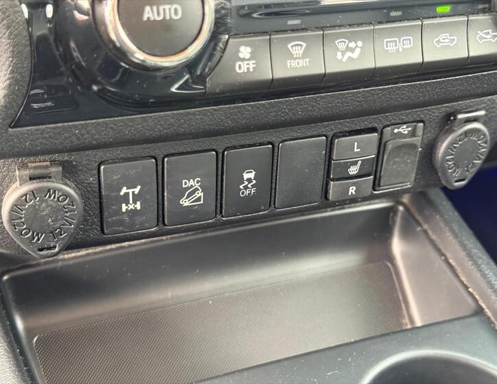 Toyota Hilux 16