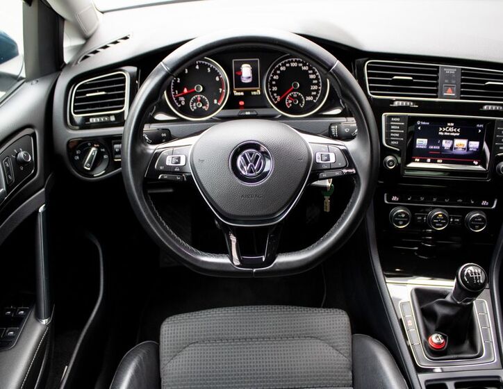 Volkswagen Golf 10