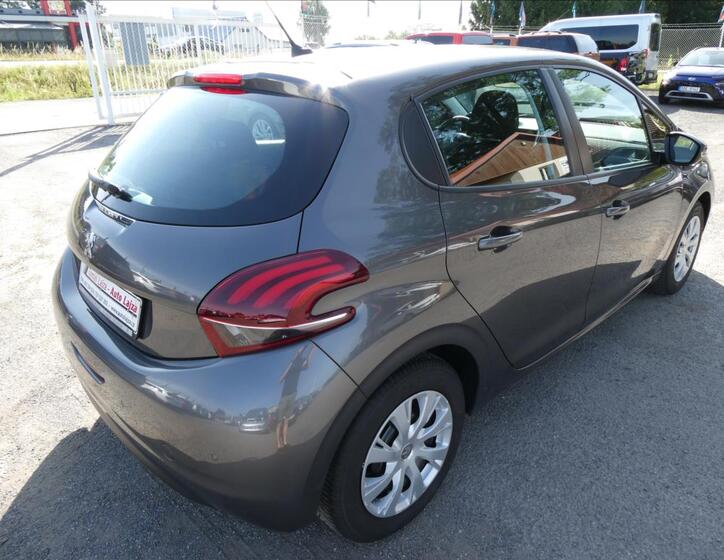 Peugeot 208 9