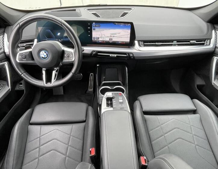 BMW iX1 9