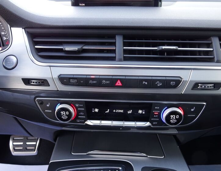 Audi Q7 10