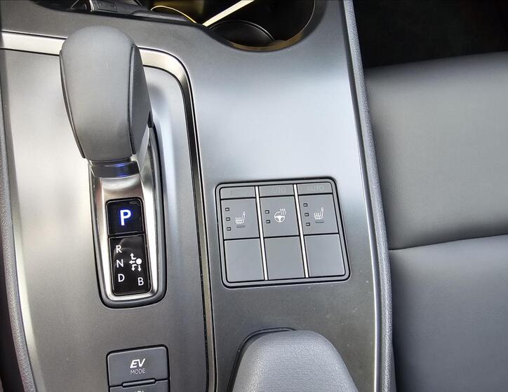 Lexus UX 300h 7