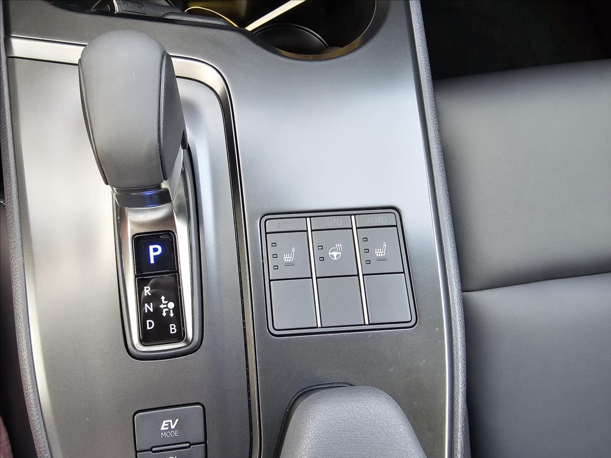 Lexus UX 300h