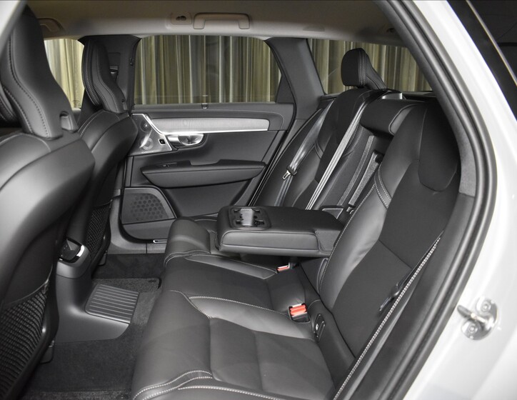 Volvo V90 26