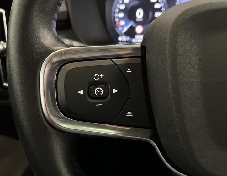Volvo XC40 18
