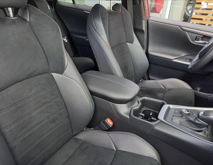 Toyota RAV4 8
