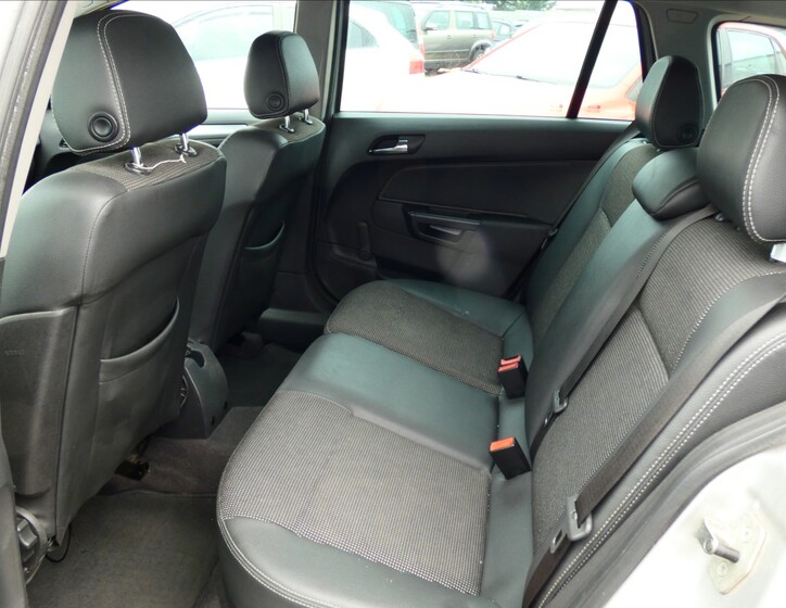 Opel Astra 8