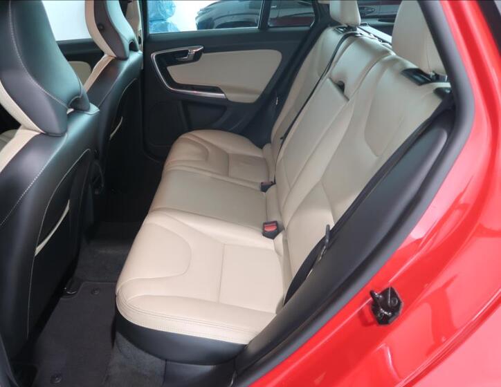 Volvo V60 8