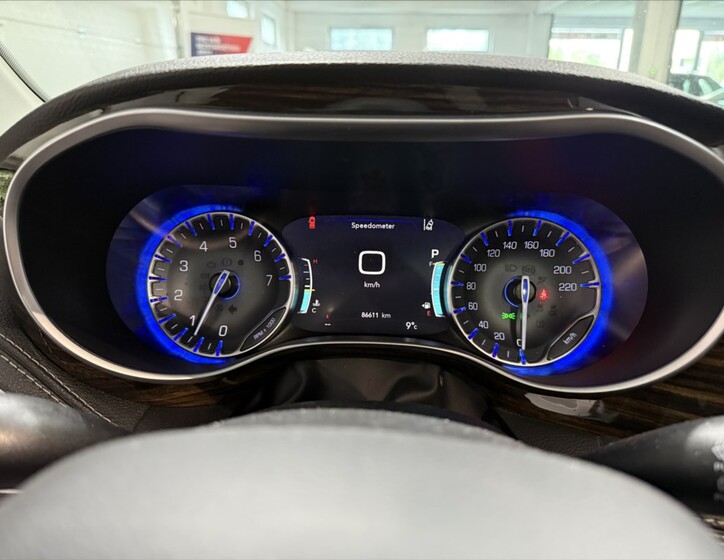 Chrysler Pacifica 12