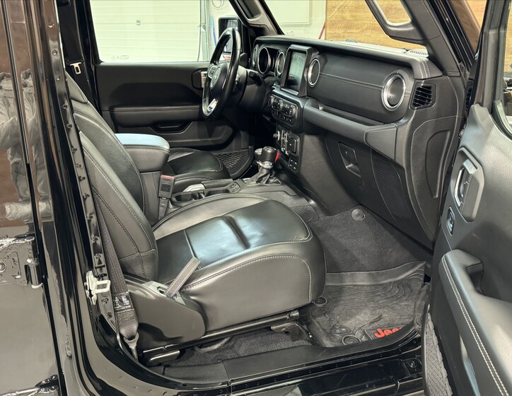 Jeep Wrangler 5