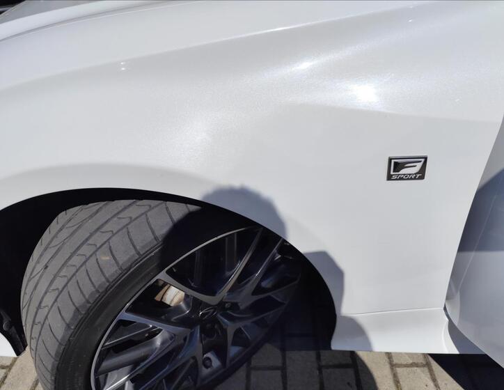 Lexus RC 300h 42