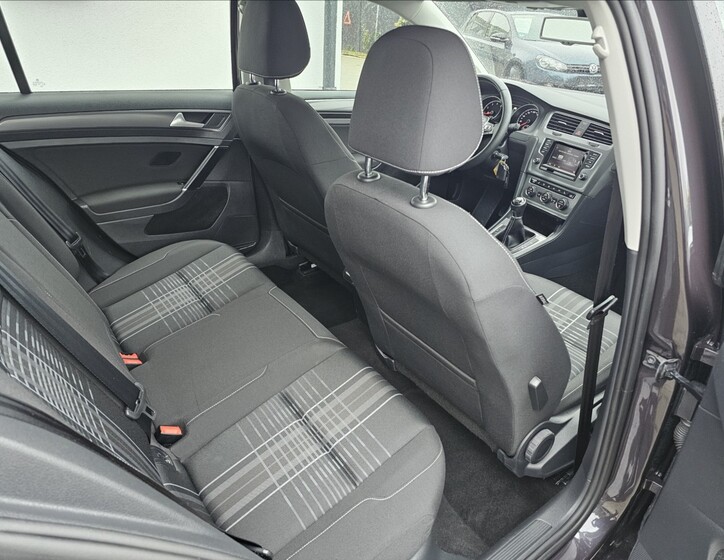 Volkswagen Golf 31
