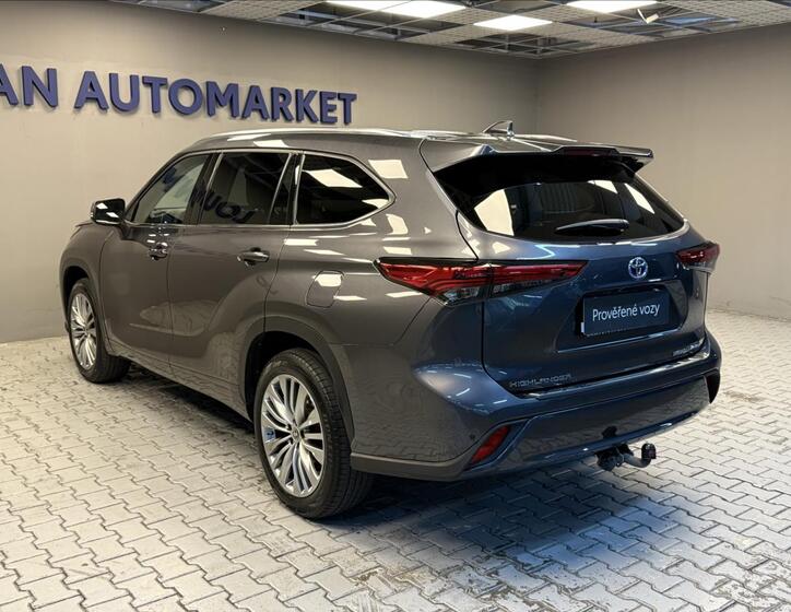 Toyota Highlander 4