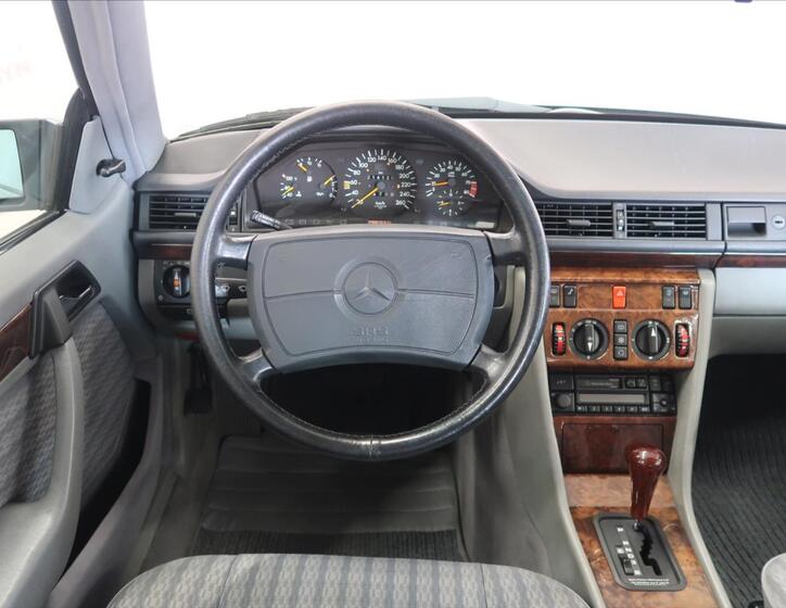 Mercedes-Benz 124 24