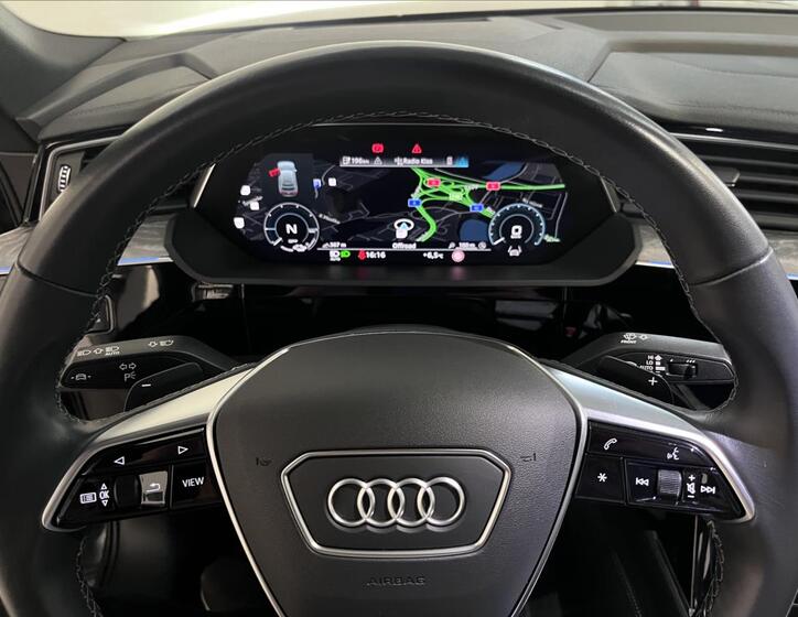 Audi Q8 e-tron 13