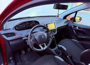 Peugeot 208 12