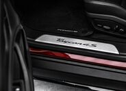 Porsche Taycan 16