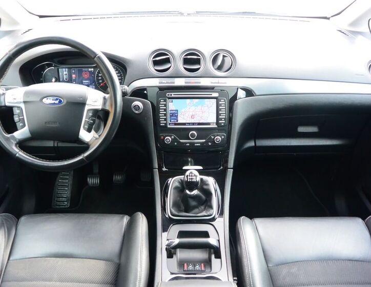 Ford Galaxy 14
