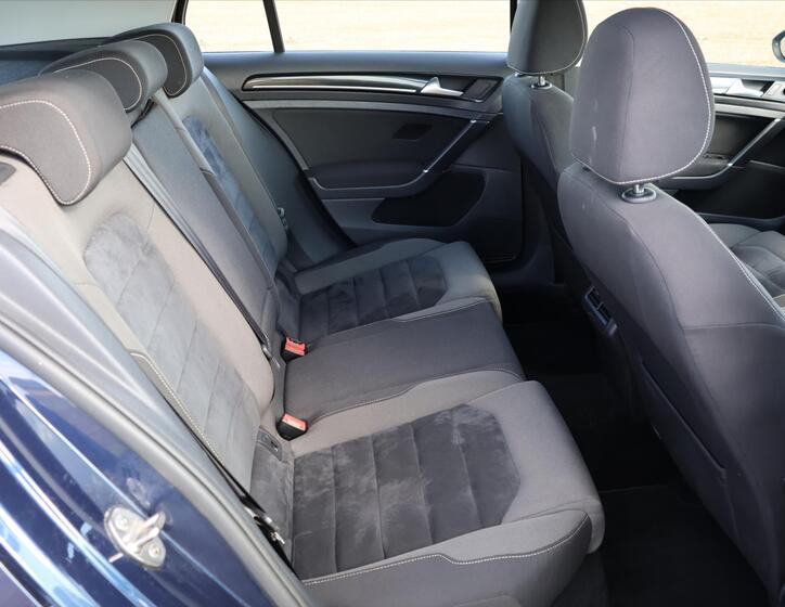 Volkswagen Golf 13