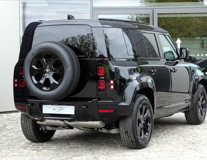 Land Rover Defender 4