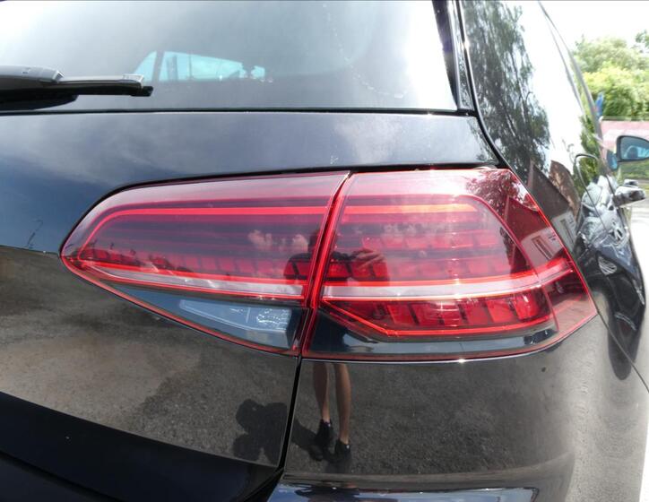 Volkswagen Golf 10