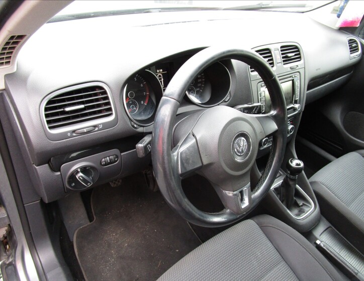 Volkswagen Golf 10