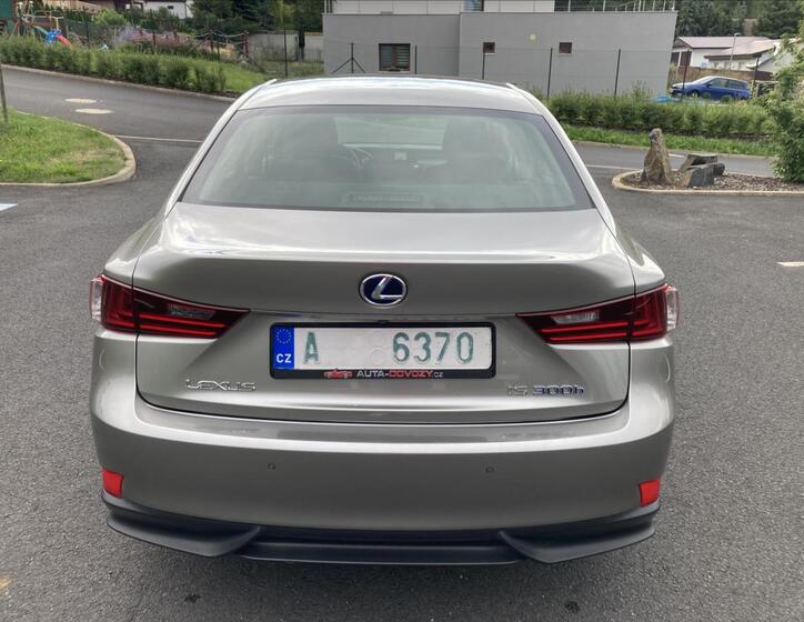 Lexus IS 300h 5