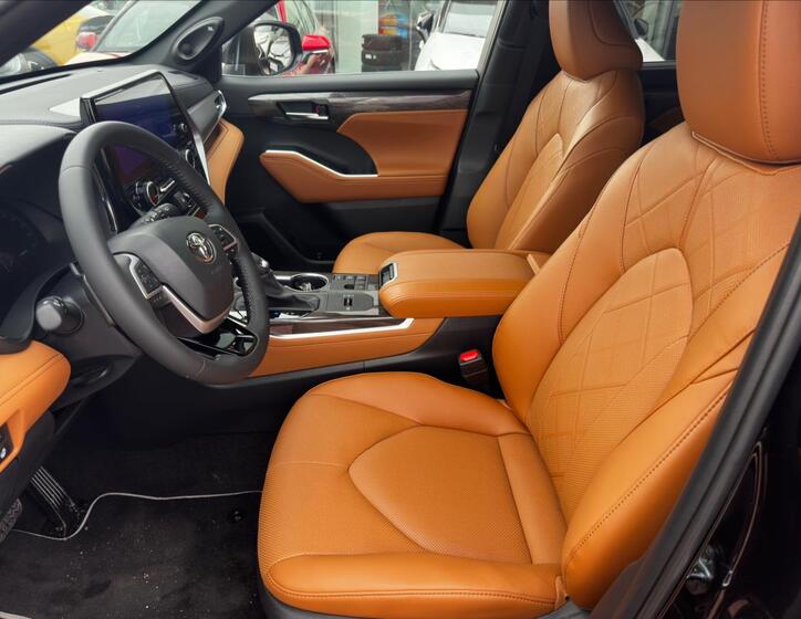 Toyota Highlander 6