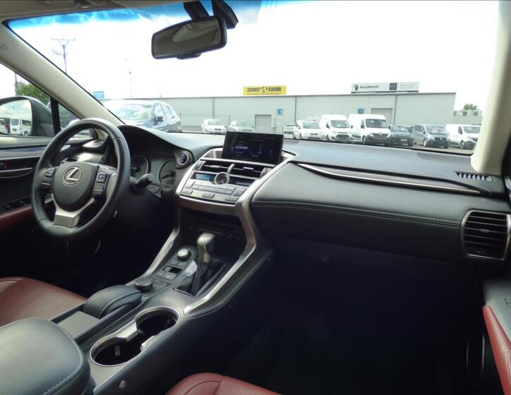 Lexus NX 300h 61