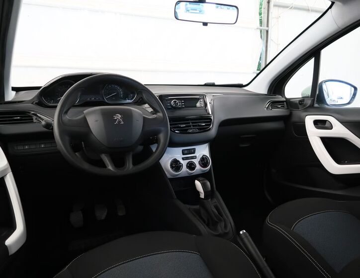 Peugeot 208 23