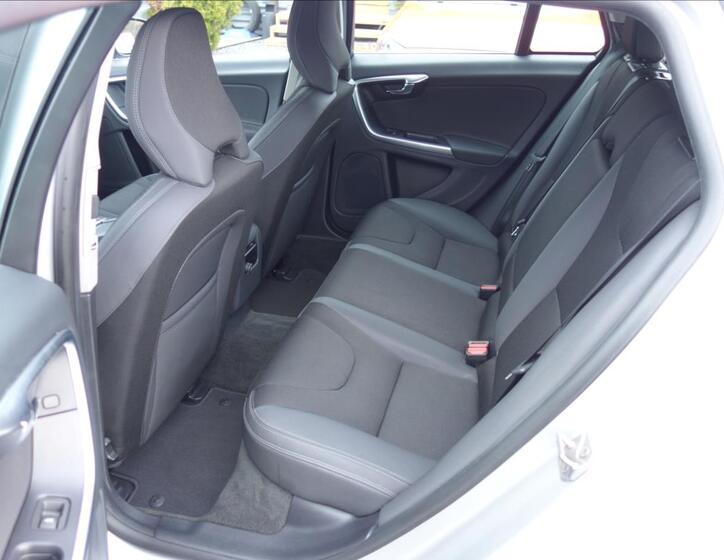 Volvo V60 14