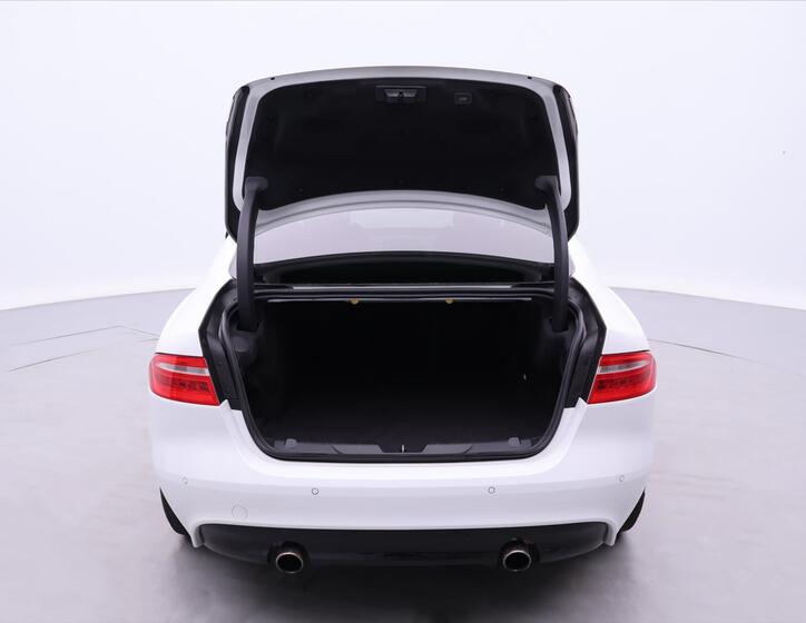 Jaguar XE 9