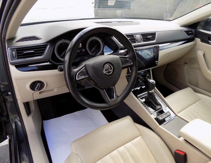 Škoda Superb 16