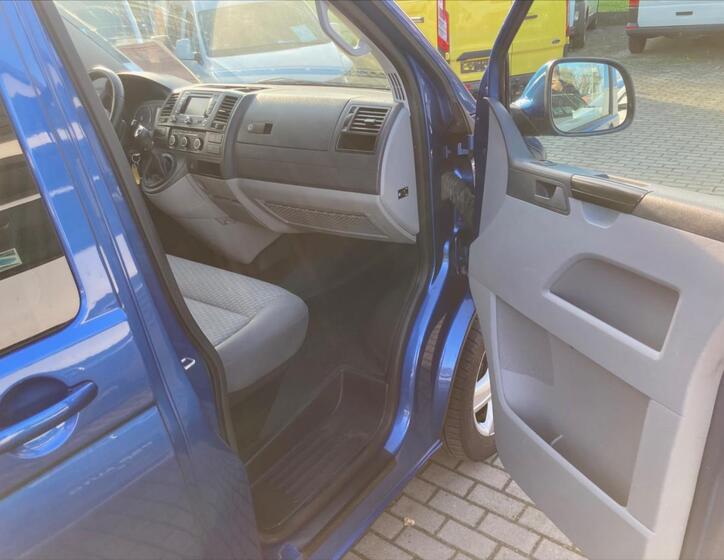 Volkswagen Caravelle 26