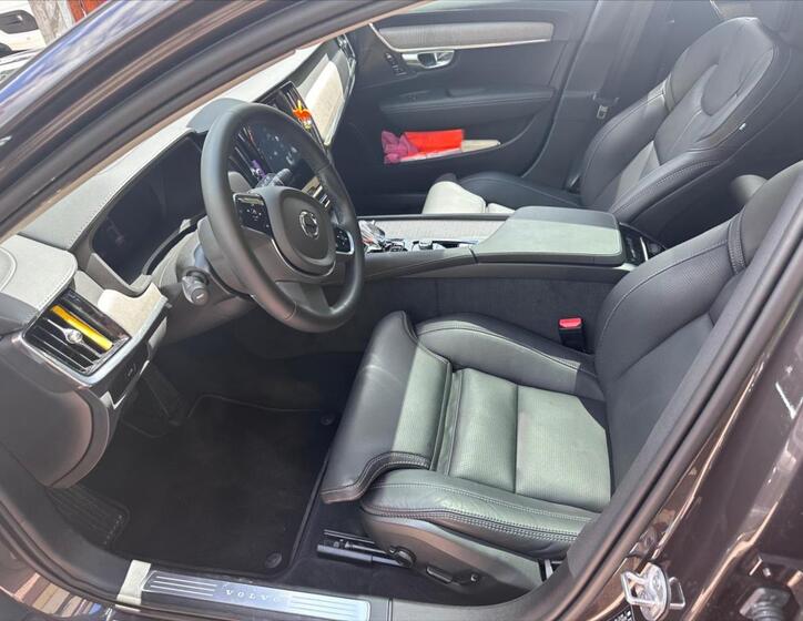 Volvo V90 8
